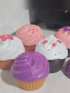 11 PIECE STRICTLY FANCY TOY CUPCAKE SET